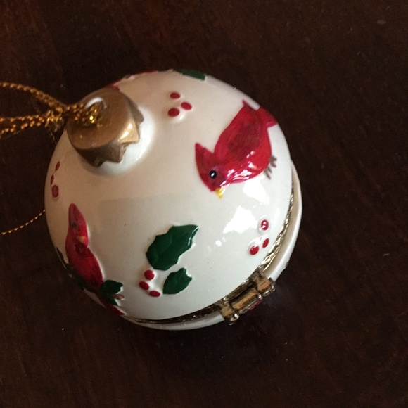 NIB Porcelain Cardinal & Mistletoe Box Ornament - Picture 3 of 6